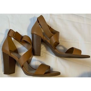 Vera Wang tan strappy heels- WORN ONCE